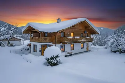 Image de Le charme d'un chalet alpin avec balcon