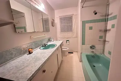 Image de Spacious 8-bedroom house in gorgeous Richmond with Ac