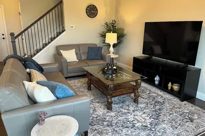 Image de Cozy townhome with scenic farm views