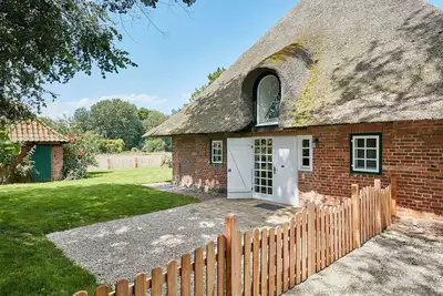 Image de Charming thatched cottage, quiet location, 10 minutes to the Baltic Sea