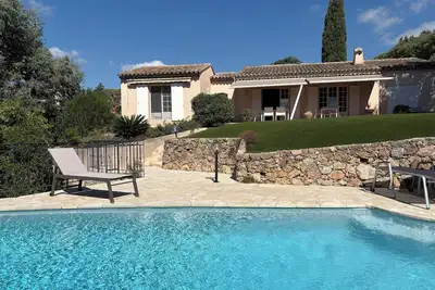 Image de Villa de Charme Provençale avec Piscine & Vue Mer – Golfe de Saint-Tropez