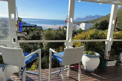 Image de Wonderful Rooiels retreat with ocean & mountain views, sleeps 8, heated pool.