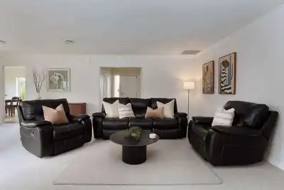 Image de Beachwater Getaway Close to Walks, Shops & Dining