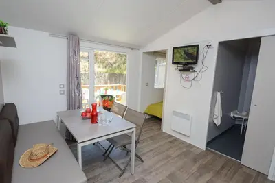 Image de Mobil-home Pmr avec Terrasse à Hyères