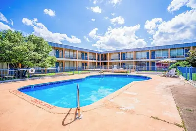Image de 2 Traveler-Friendly Units w/ Seasonal Pool Near Cameron University