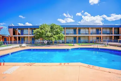 Image de 3 Restful Full Bed Rooms Close to Usphs & Cameron University