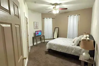 Downtown 1br Stay | Walk to Cafes & Parks