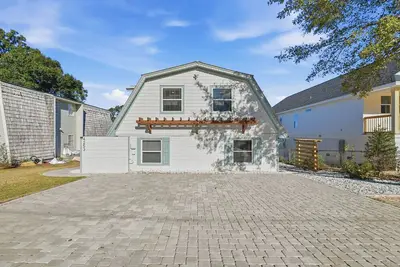 Image de Crystal Lake Oasis:White-Sand Beach | Kayaks | Fire Pit