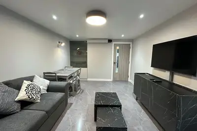 Image de Modern, comfortable apartment close to transport networks and town centre