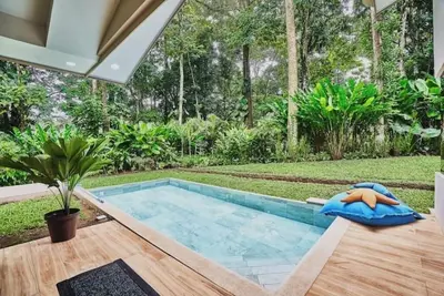 Garden House with Private Pool and Forest Views