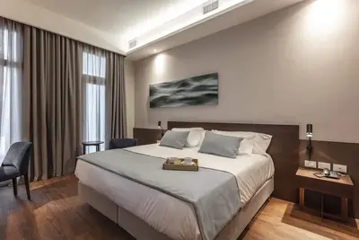 Image de Group City Getaway! 3 Elegant Units w/ Lounge Bar, Spa, & Cultural Sights!