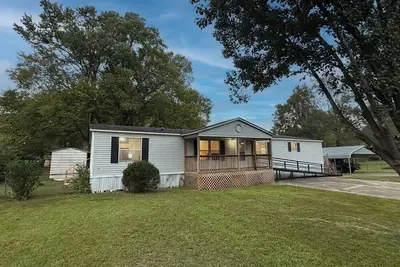 Image de King Bed - Shop - Patios - Fenced Yard