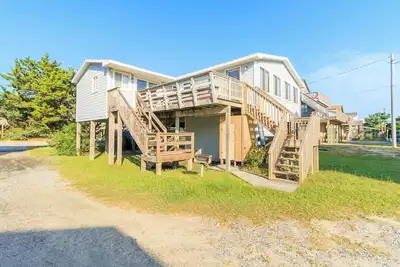 Image de Semi-oceanfront home w/ a hot tub on Hatteras Island!