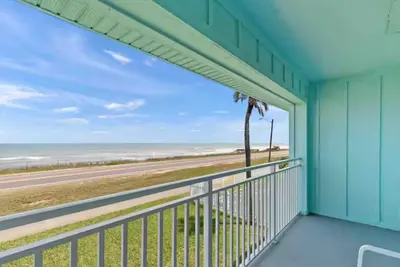 Image de Oceanfront 2-bedroom/2-bath villa with Heated Pool in Flagler Beach, Florida.