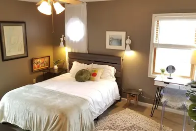 Image de 180 degree view of Lake Ontario with a hot tub!