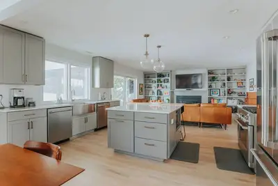 Image de Hardwood Hall-Maison-Salle de bain privée