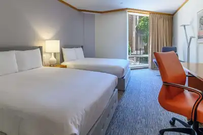 Image de Relax in 4 Double Guestrooms Near Warren Street Shops & Waterfront Parks