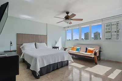 Image de Cozy 4-Guest Studio • Beach & Pool