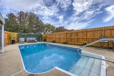 Image de Pool, Fire Pit & Grill | 15 Mins to Fort Benning