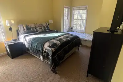 Image de Peaceful escape in Pine Grove, California. This spacious 3-bedroom, 3-bath.