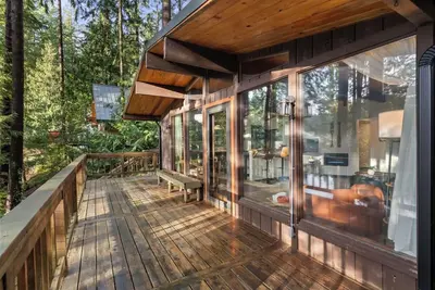 Image de Oar & Evergreen: Forest Views + Private Dock