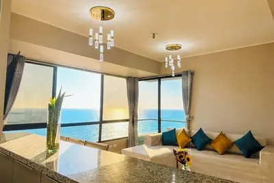 Image de \"Oceanfront 3br, Home Office, Pool, Gym, Sauna, Bbq, Play area and Free Parking\"