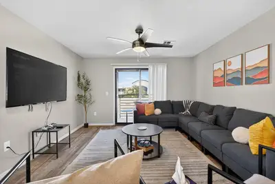 Image de Tranquil 3br Escape • Pool • Hot Tub • Gym • Games