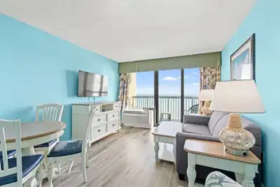 Image de Beachfront End Unit Condo with Pools and Hot tubs