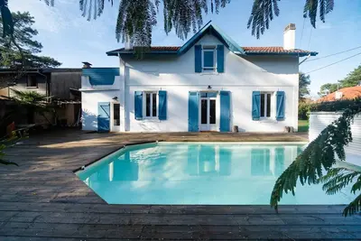 Image de Capbreton. Villa Moana  pour 10 personnes. Piscine chauffée et Jacuzzi- Wifi gratuit
