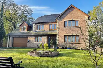 Image de Ty-Gan Dderwen, pet friendly, with a garden in Llangennech