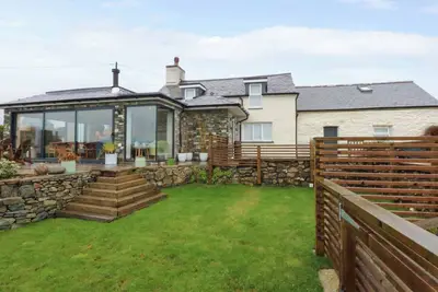 Image de Bryn Mor Cottage, with open fire in Llanbedrog