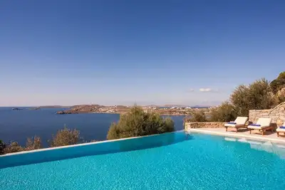 Image de Luxury Villa – Infinity Pool & Sea Sunset Views
