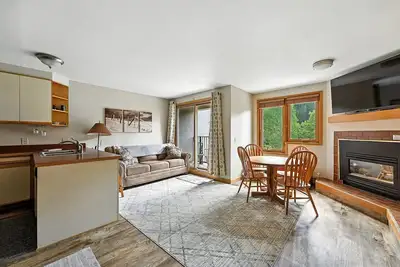 Image de Ski in/ski out condo at Winter Park - cozy slopeside with pool, hot tub & more