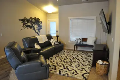 Image de Modern 3 Br/2 Ba home-1Gig Internet-1440sqft-long stays-no cleaning fees