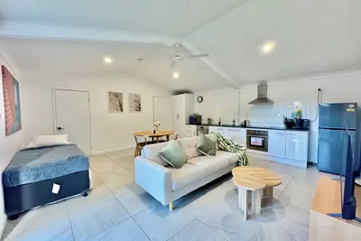 Image de Large Granny Flat • Easy Access to Cbd & Bayside