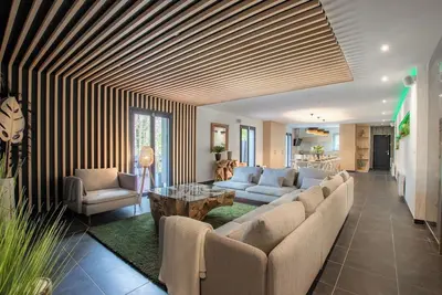 Image de La Villa Riviera - Sauna, Spa, Piscine chauffé, Flipper Arcade Sport Détente. . .