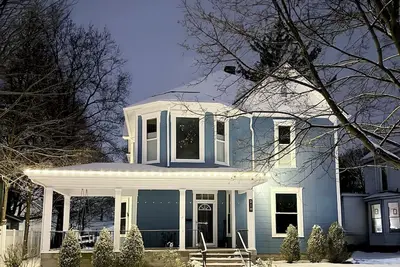 Image de Blue Haven on Wiley, Steps to Downtown, Sleeps 10