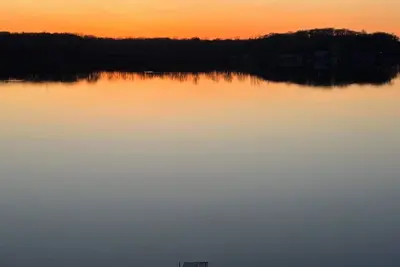 Image de Clean and Cozy Lakefront cabin on Ida Lake