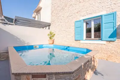 Image de Villa Weiße Feder near Fažana for 5 persons with small heated pool & sea view - only 1, 2 km from beach