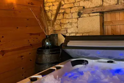Image de Gîte de Charme avec Jacuzzi Privé – Détente près des Châteaux de la Loire
