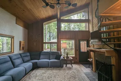 Image de New Listing! 3br/2ba Ptarmigan Village w/Pool - Hotub - Sauna - Lake & Ski!
