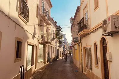 Image de Wonderful 11-bedroom farmhouse in enchanting Lagos perfect for groups