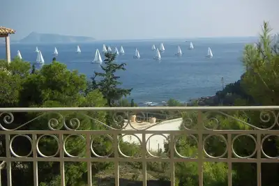 Image de Charming, waterfront, sea view, 3-bedroom villa in the heart of Aghios Emilianos