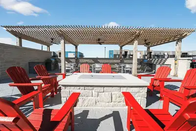 Image de Lux Studio, Pool, Near St. Davids Hospital