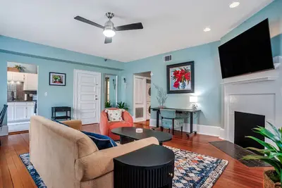 Image de Victorian 1bd with Modern Touches, Steps from Forsyth