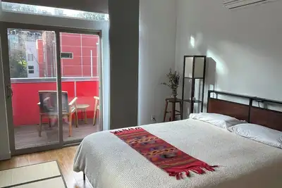 Image de Peaceful urban oasis close to Downtown, stadiums and public transit