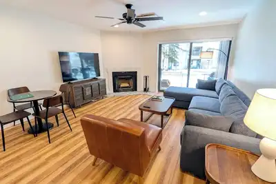 Image de Luxury Condo w/ Free WiFi, Parking, Heated Pool, Hot Tubs, Skier Shuttles