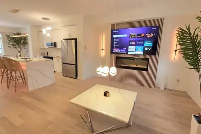 Image de Modern Town in West Brant | Family-Friendly | Sleeps 6 | Fast Wifi | Fireplace