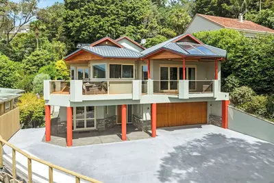 Image de Stylish group getaway with views! Hot tub, games room, central