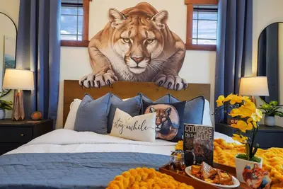 Image de Lion’s Lookout | Amenity-Packed Penn State Retreat